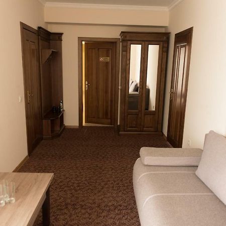 Hotel Korona Kolibajivka Kültér fotó