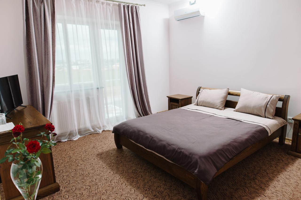 Hotel Korona Kolibajivka Kültér fotó