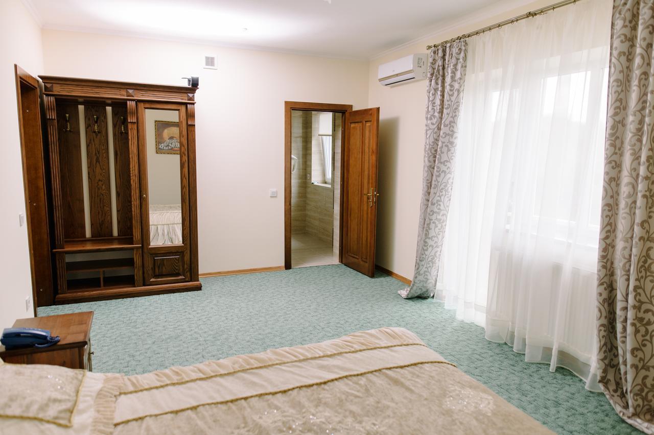 Hotel Korona Kolibajivka Kültér fotó