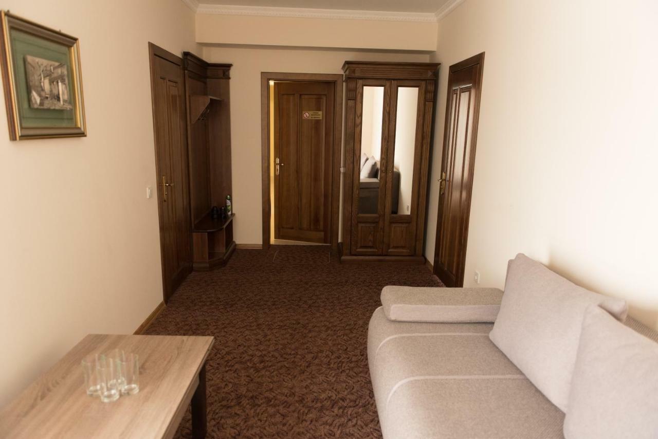 Hotel Korona Kolibajivka Kültér fotó