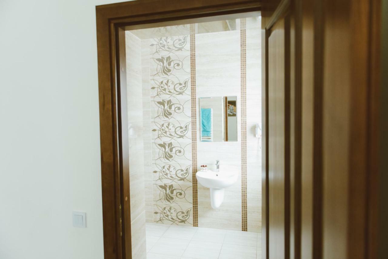 Hotel Korona Kolibajivka Kültér fotó