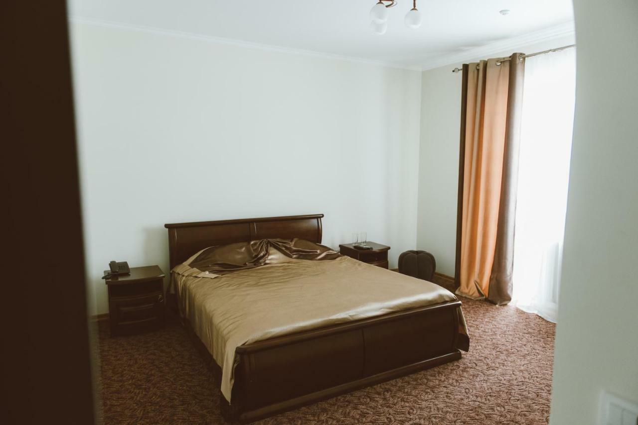 Hotel Korona Kolibajivka Kültér fotó