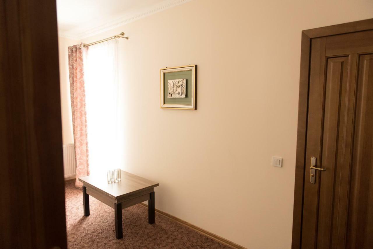Hotel Korona Kolibajivka Kültér fotó