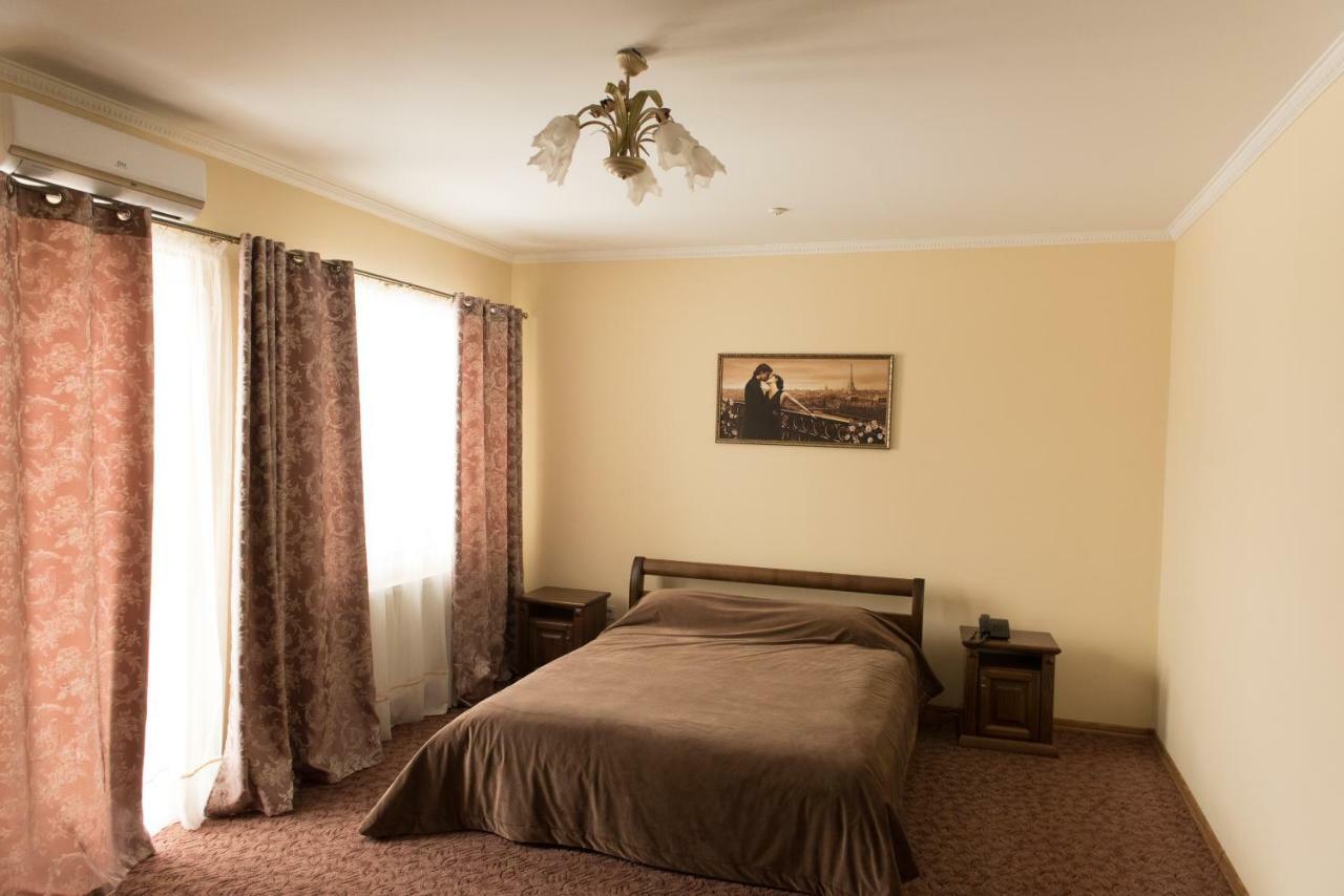 Hotel Korona Kolibajivka Kültér fotó