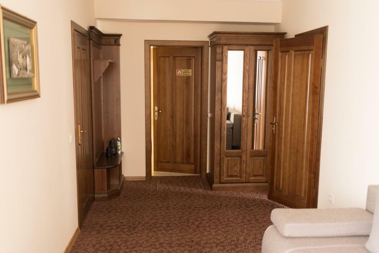Hotel Korona Kolibajivka Kültér fotó